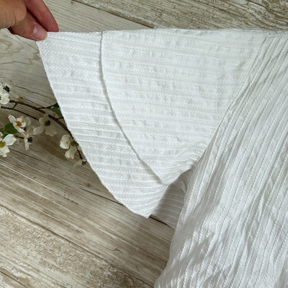 Showpo. White Textured Romper Size 10 - Picture 4 of 7